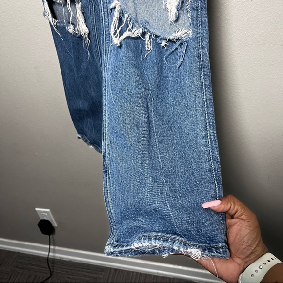 Abercrombie and Fitch Women 90s Straight Ultra High Rise Dark Wash Denim Rip Kne - Picture 4 of 11